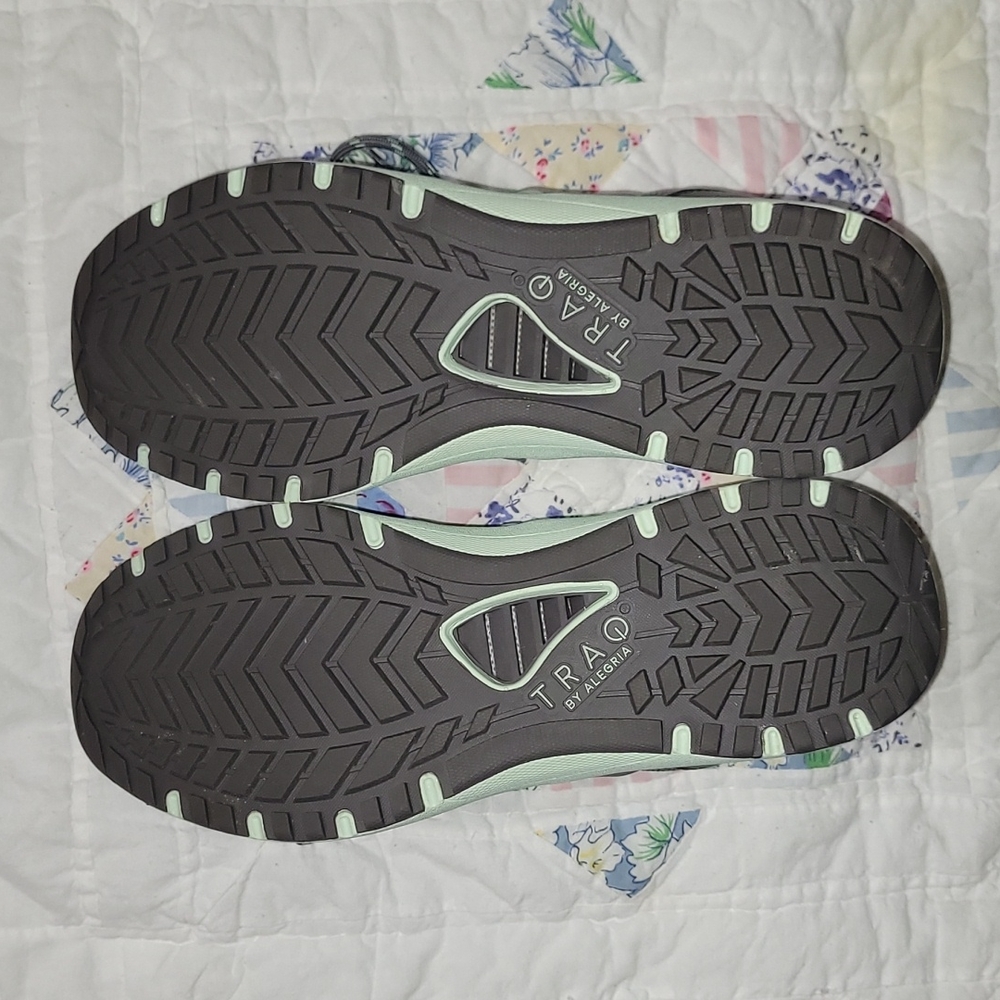 TRAQ by Alegria Lace-Up Sneakers Size  9 Women's - Picture 4 of 7